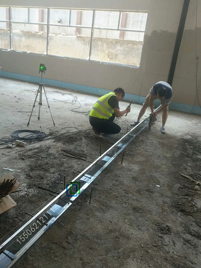 铠装缝施工.jpg 铠装缝施工.jpg